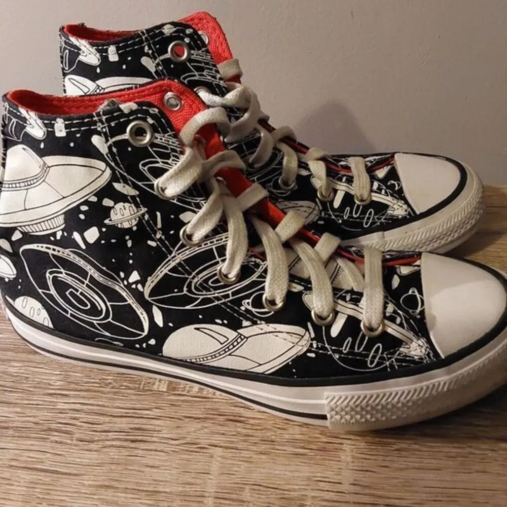 Converse Chucks, Jr.Boys Shoes Size 4, Black Orange Space Flying Saucers Planets